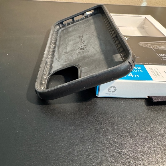 Speck Presidio Grip iPhone 11 Case - Black and Gray - Picture 8 of 11